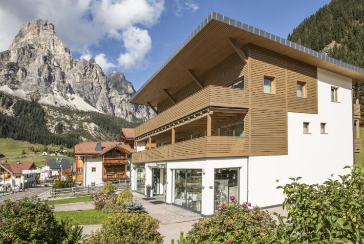 Apartment with mountain view