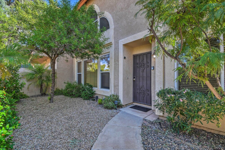Phoenix Townhome w/ Pool Access, 13 Mi to Old Town