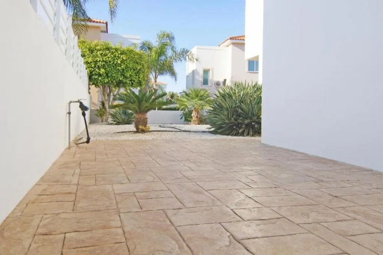 3 Bedrooms Villa