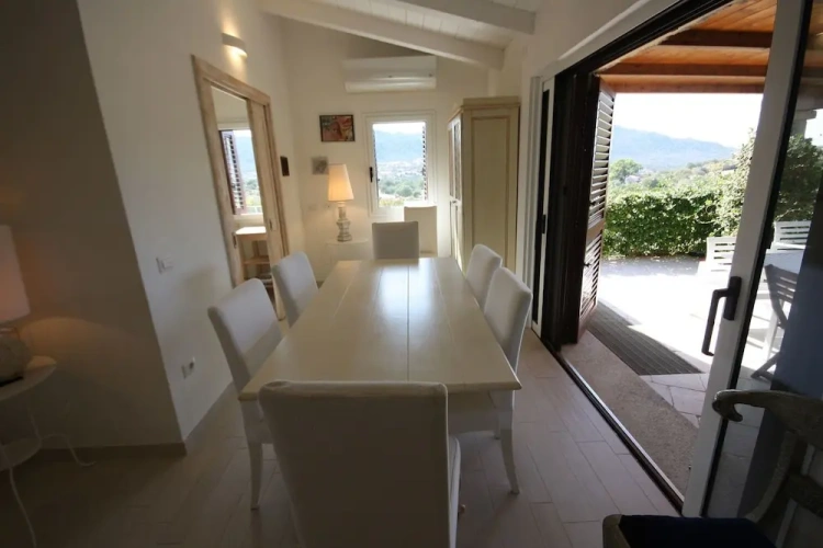 5 Bedrooms Cottage