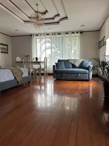 Grand room with balcony