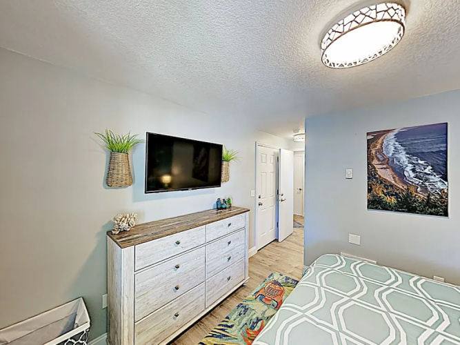 145 Rockaway Beach - 1 Br Condo