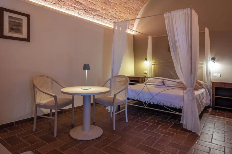 Standard Double Basement room with view