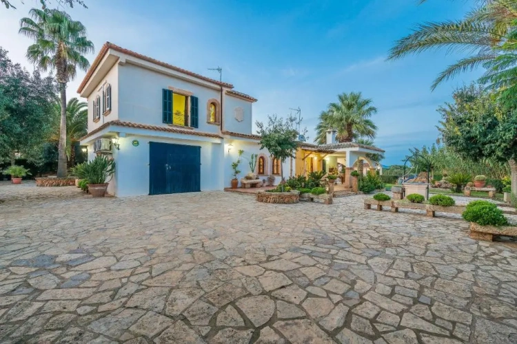 3 Bedrooms Villa