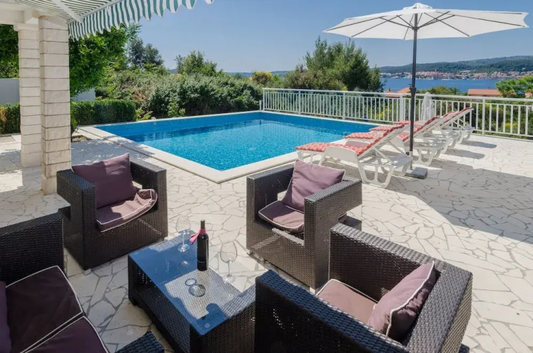 Holiday Villa Perna with Swimming Pool