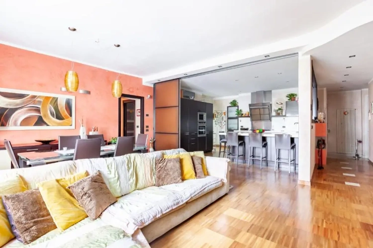 3 Bedrooms Apartment
