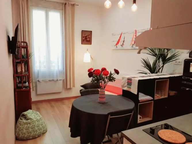 AC, cosy apartment, 15" sea