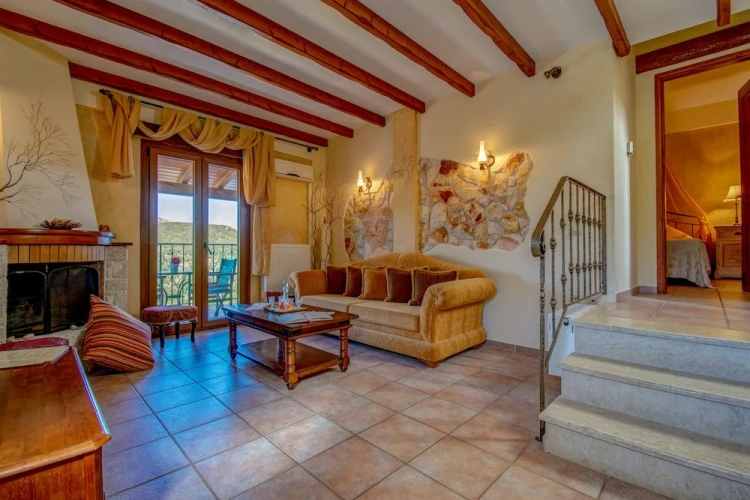 2 Bedrooms Villa