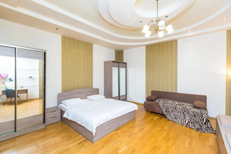 Куліша 15, апартаменти в центрі,ТЦ Форум,оперний