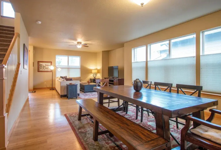 Redtail 30 Day Minimum 3 Bedroom Home by RedAwning