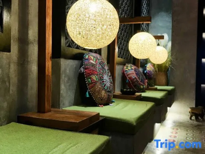 Yixunli Theme Hotel