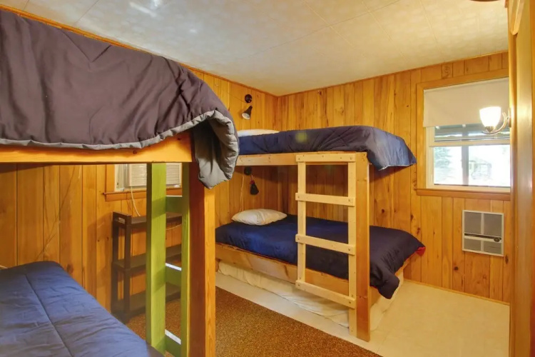 'the Birches' Raymond Getaway w/ Beach & Boat Dock
