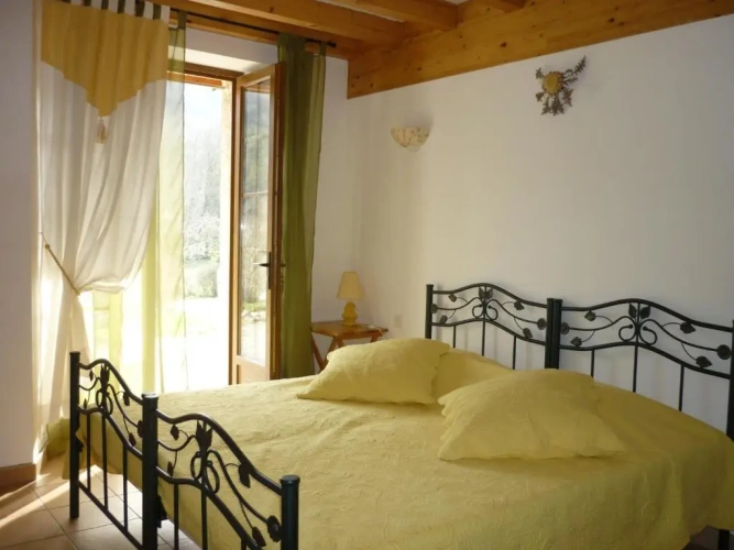 Standard Twin room with garden view
