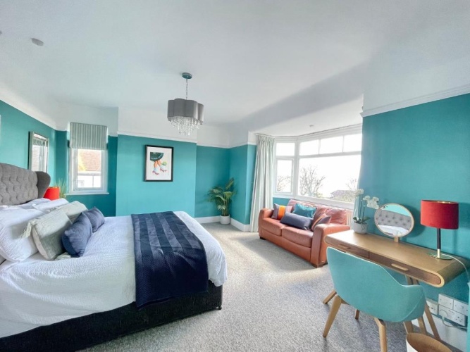 5 Bedrooms Cottage