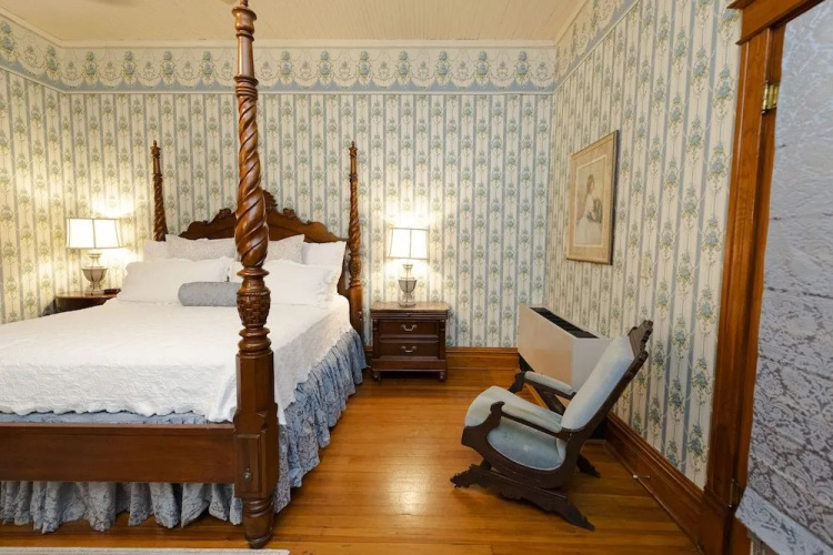 Captain Henderson House