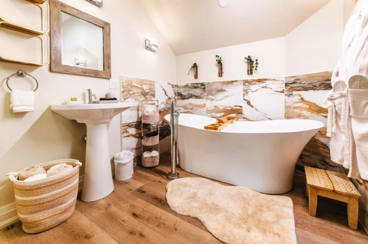 Twisted Lemon Restaurant & Boutique Inn