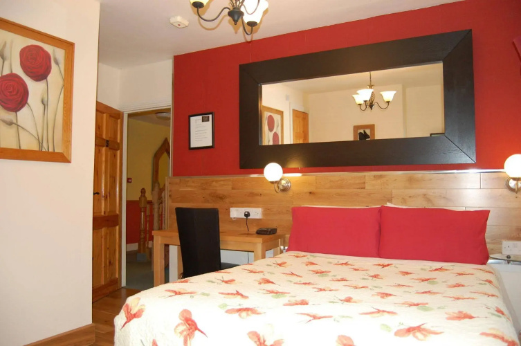 FlyOver Bed and Breakfast