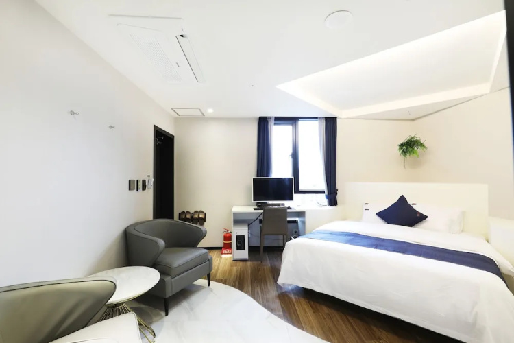 Cheonho Aria Hotel