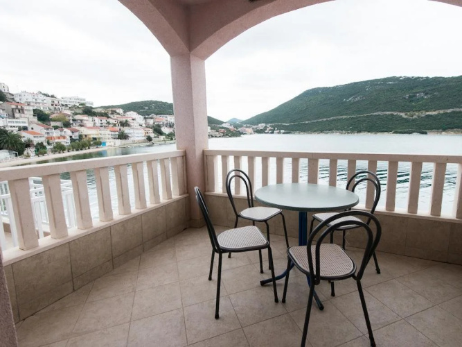 Apartments Maestral