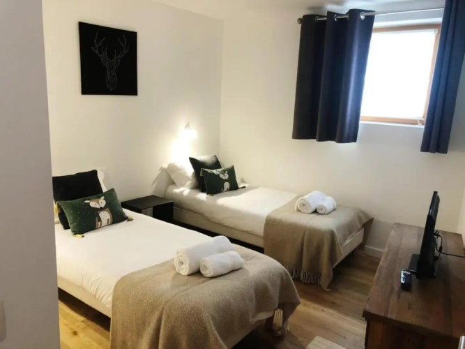 2 Bedrooms Chalet