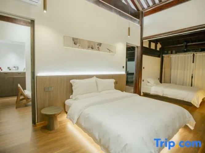 2 Bedrooms Standard Family room