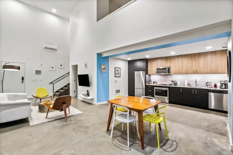 Posh Lofty Pad in Central Redmond