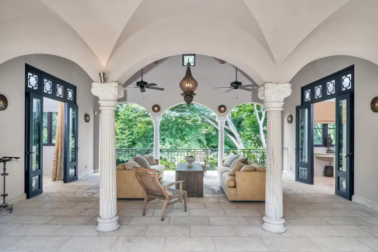 Arcos Del Mar Beachfront
