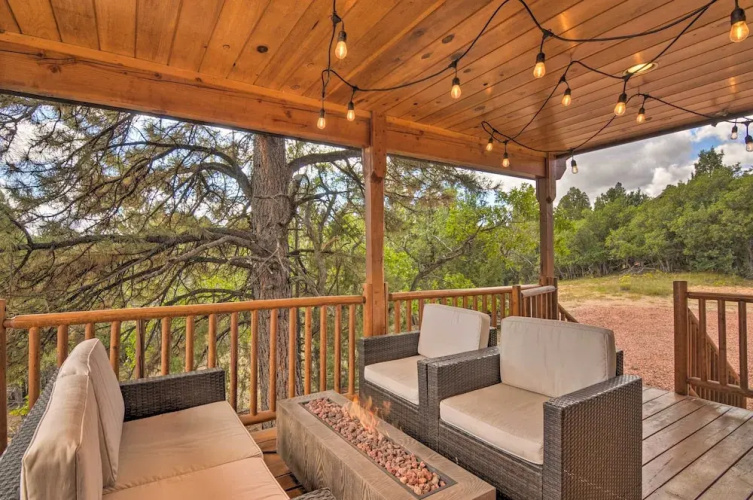 Gorgeous Alton Cabin w/ Deck + Mountain Views