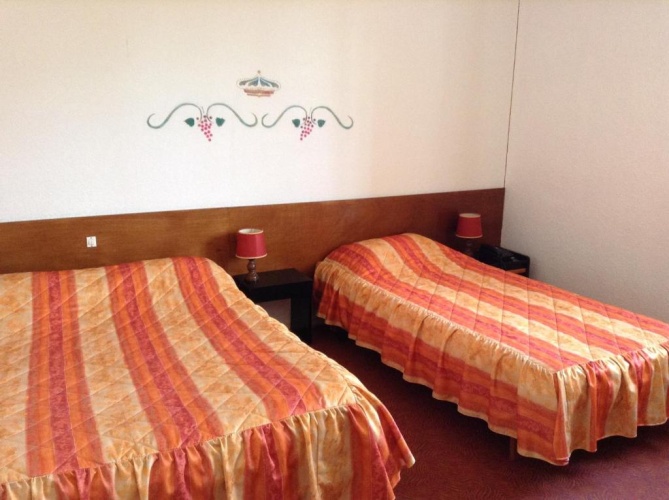 Standard Triple room