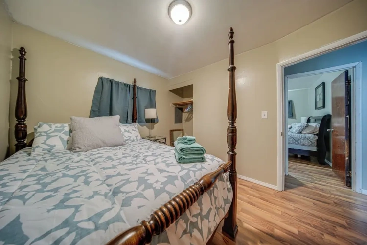4 Bedrooms Cottage
