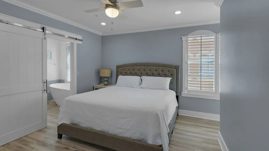 Monterey Condominiums - Community Pool - Gulf Front