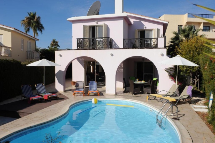 3 Bedrooms Villa