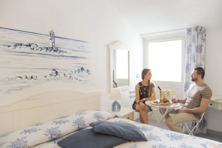 Standard Triple room