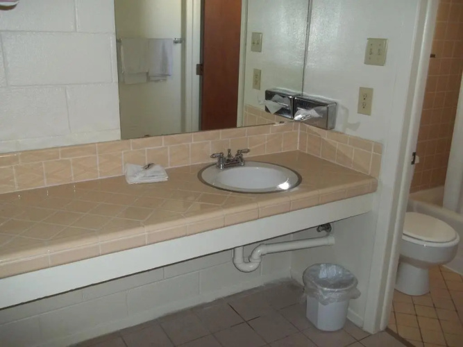 Royal Host Motel