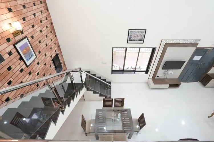 Bungalow with balcony