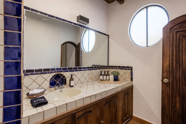 3BR Home with Rooftop & Garage in Centro