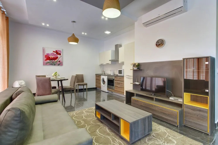 Luxury Apt Prime Location, Sliema