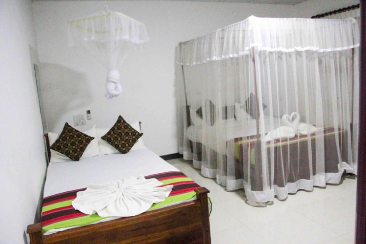 Standard Triple room