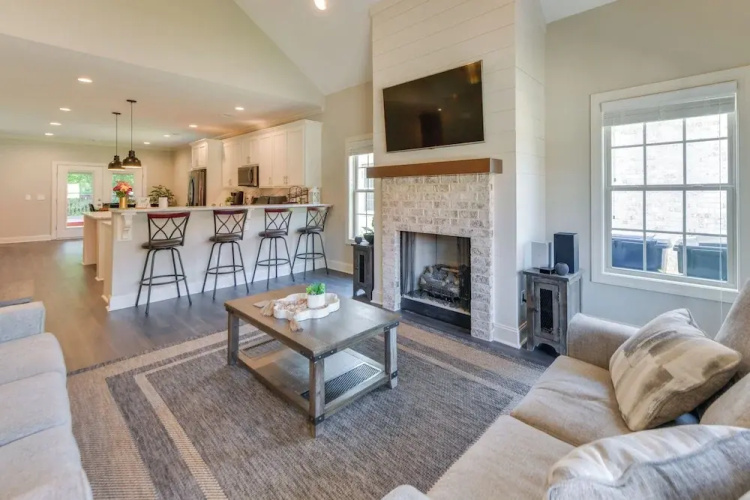 3 Mi to Campus: Auburn Home w/ Deck + Fire Pit