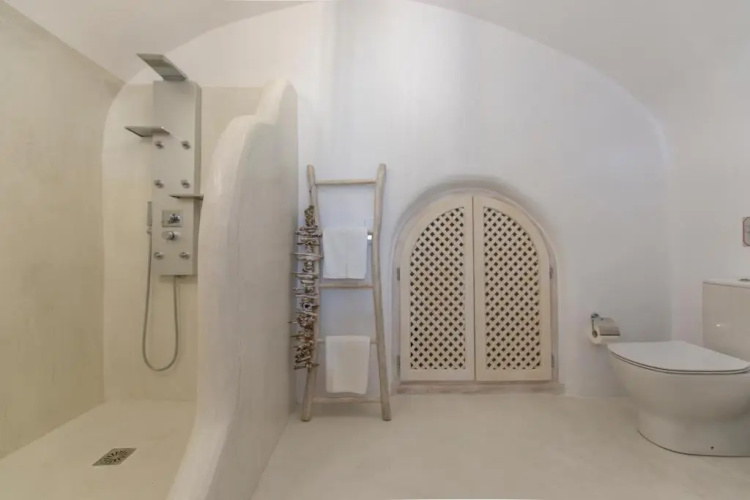 1906 White Cave Studio