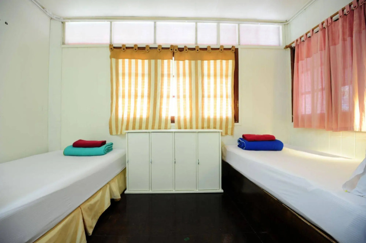 Phi Phi October House