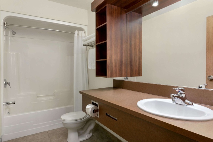Days Inn by Wyndham Levis photo 9