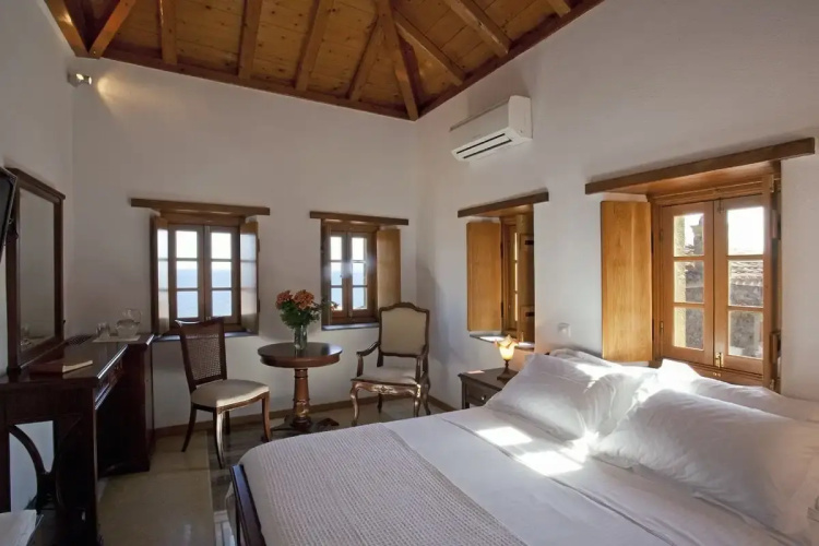 Likinia Hotel
