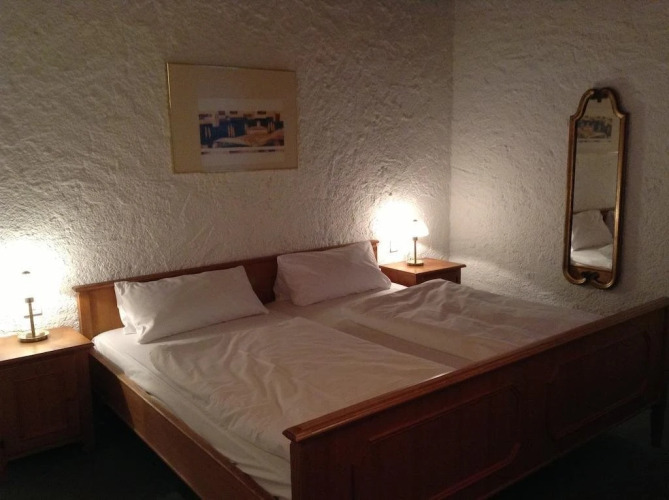 Carrera Hotel Overview