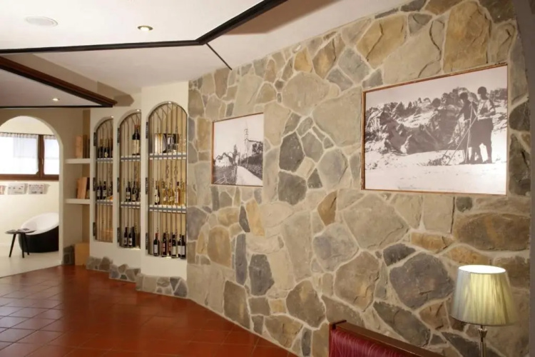 Hotel De la Ville