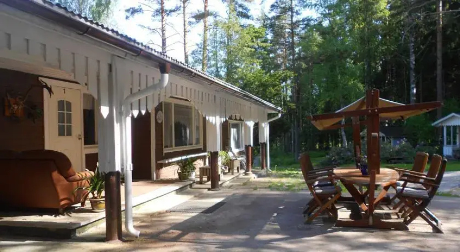 Juhlamenot Cottages
