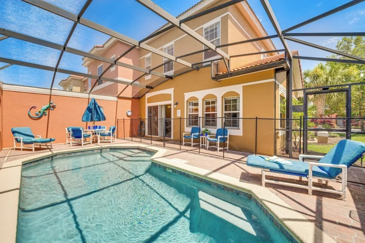 4 Bedrooms Apartment with balcony