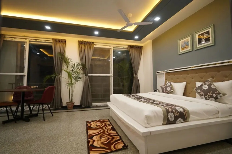 Posh Garden Inn