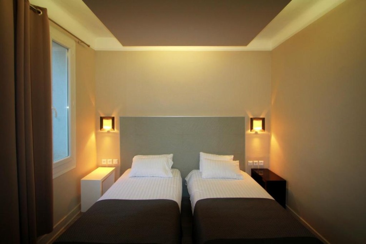 Twin room with street view