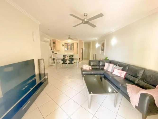 3 Bedrooms Apartment